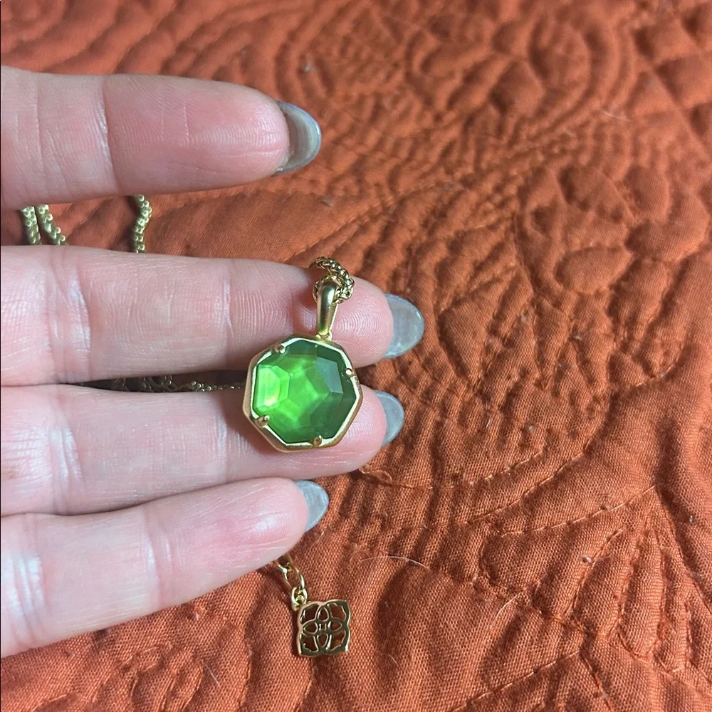Kendra‎ Scott Davie Pendant Necklace in Peridot